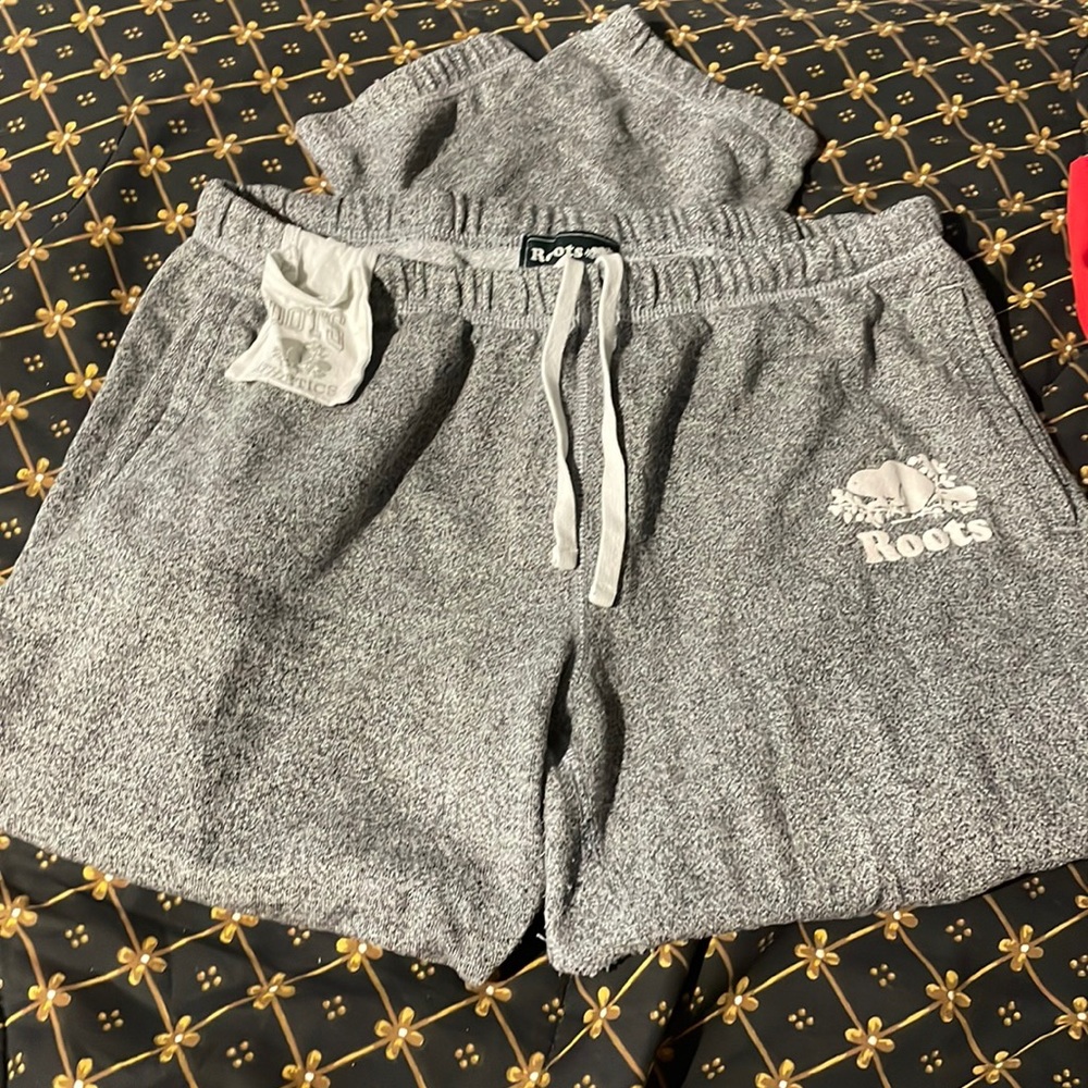 GREAT CONDITION ROOTS GREY SALT AND PEPPER SWEATPANTS
